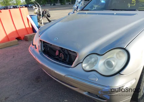 2003 Mercedes-Benz C 240 from USA, damaged, VIN WDBRF81J23F399151